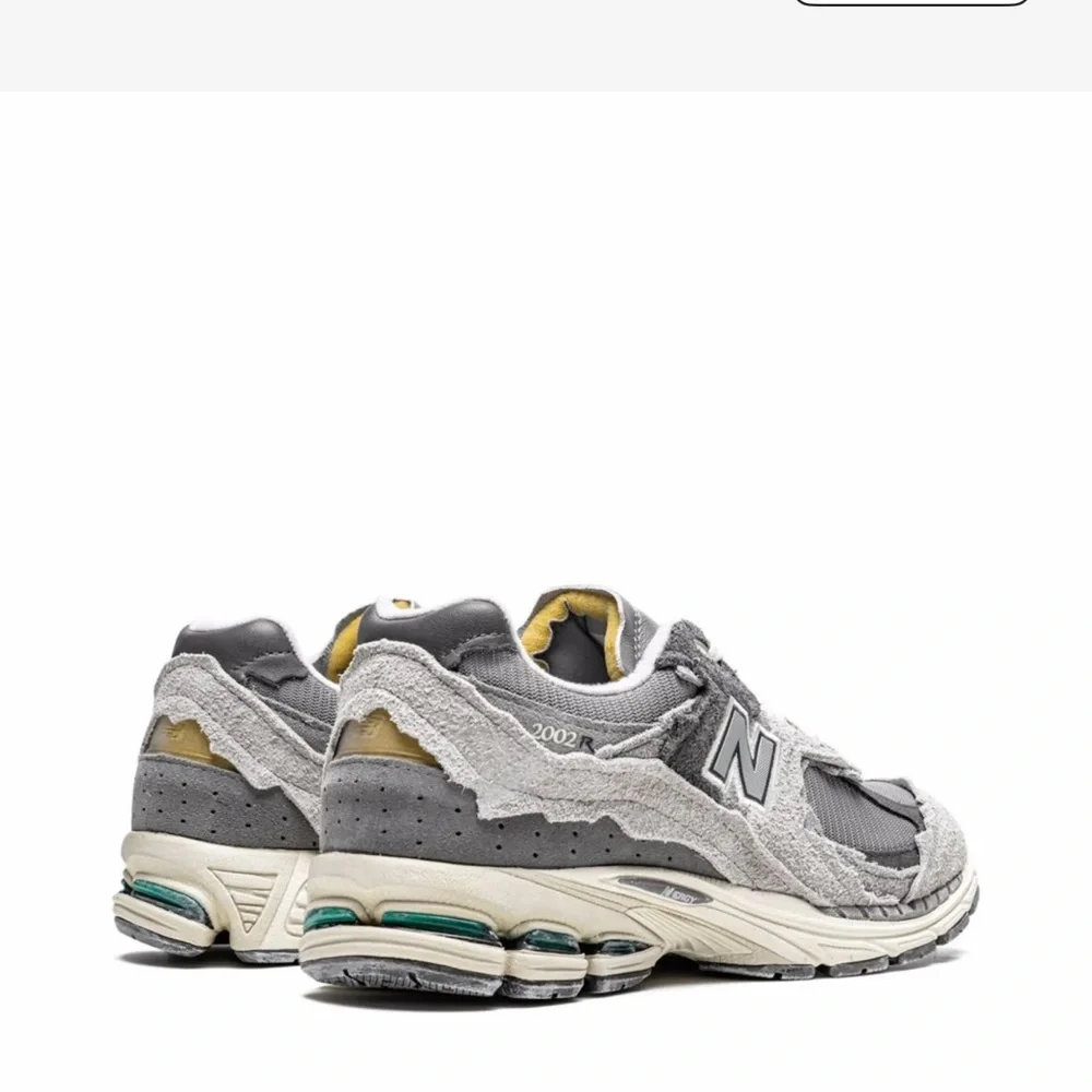 New Balance 2002R Protection Pack Grey Sneakers - Picture 2 of 9
